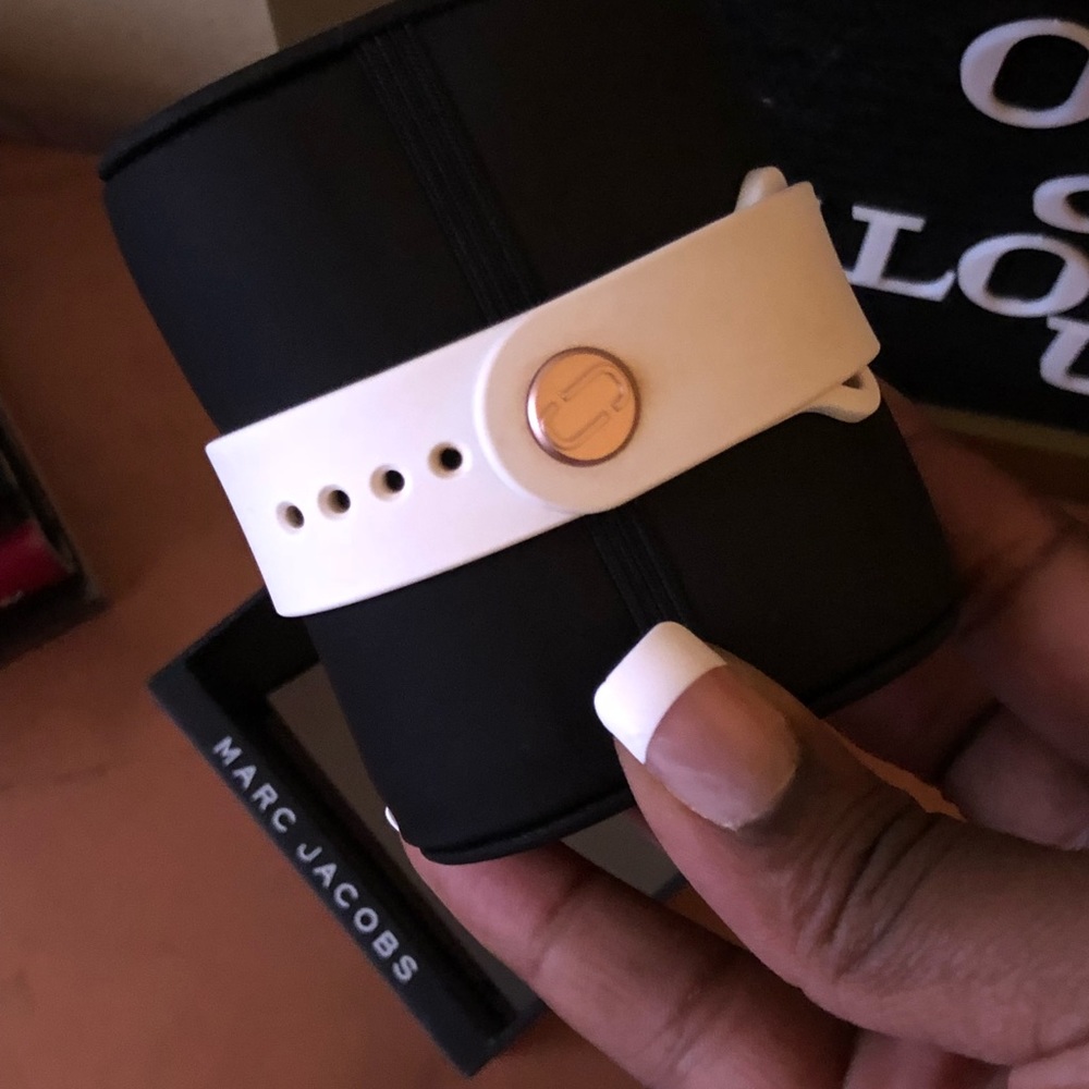 Marc Jacobs Riley Hybrid Smart Watch - Picture 5 of 5